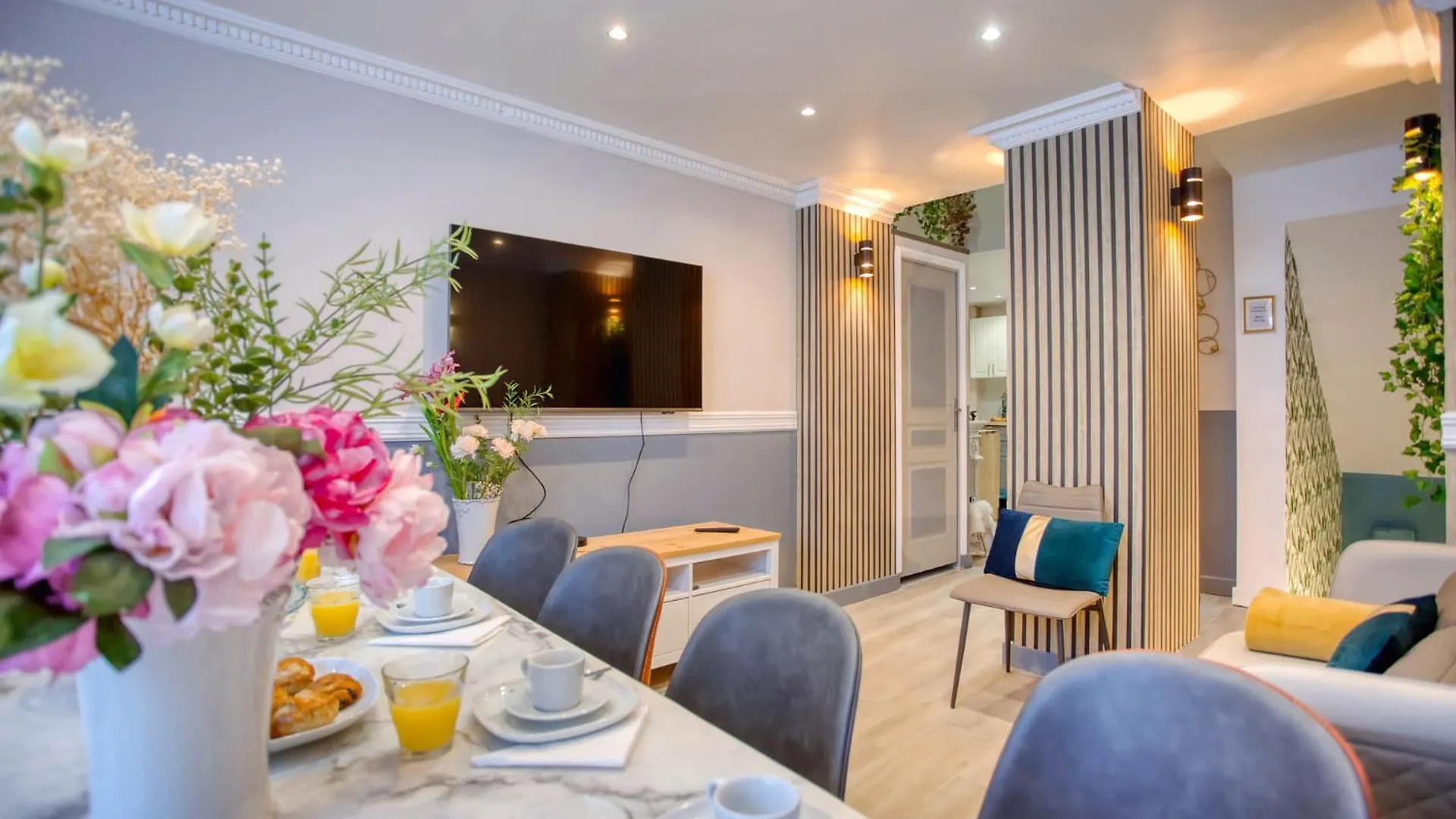 Elegant Triplex In - Ideal For 10 - Aircon *