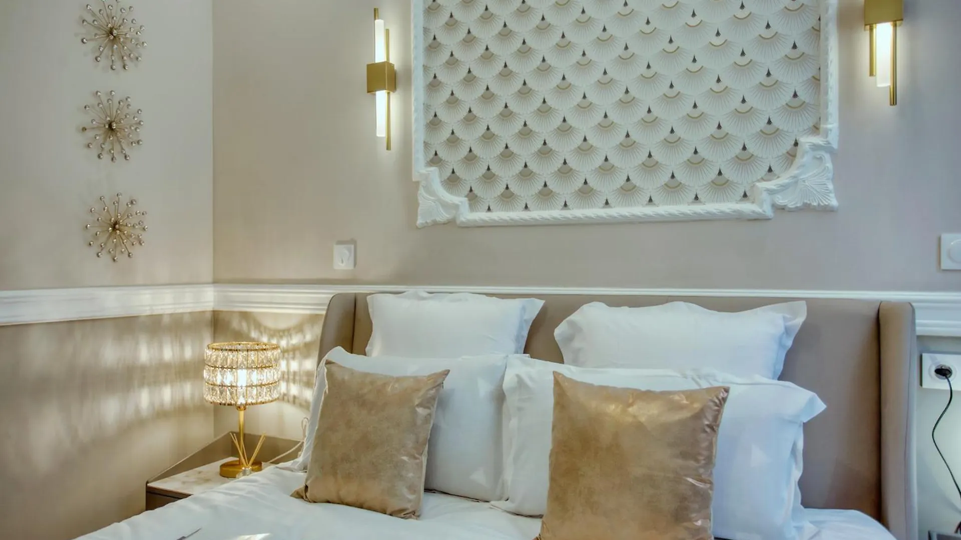 Elegant Triplex In - Ideal For 10 - Aircon *