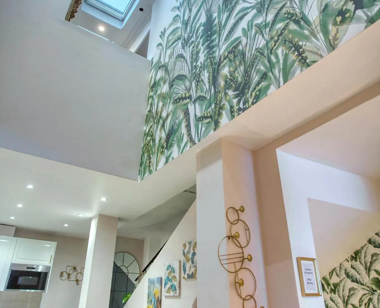 Elegant Triplex In - Ideal For 10 - Aircon Apartment *