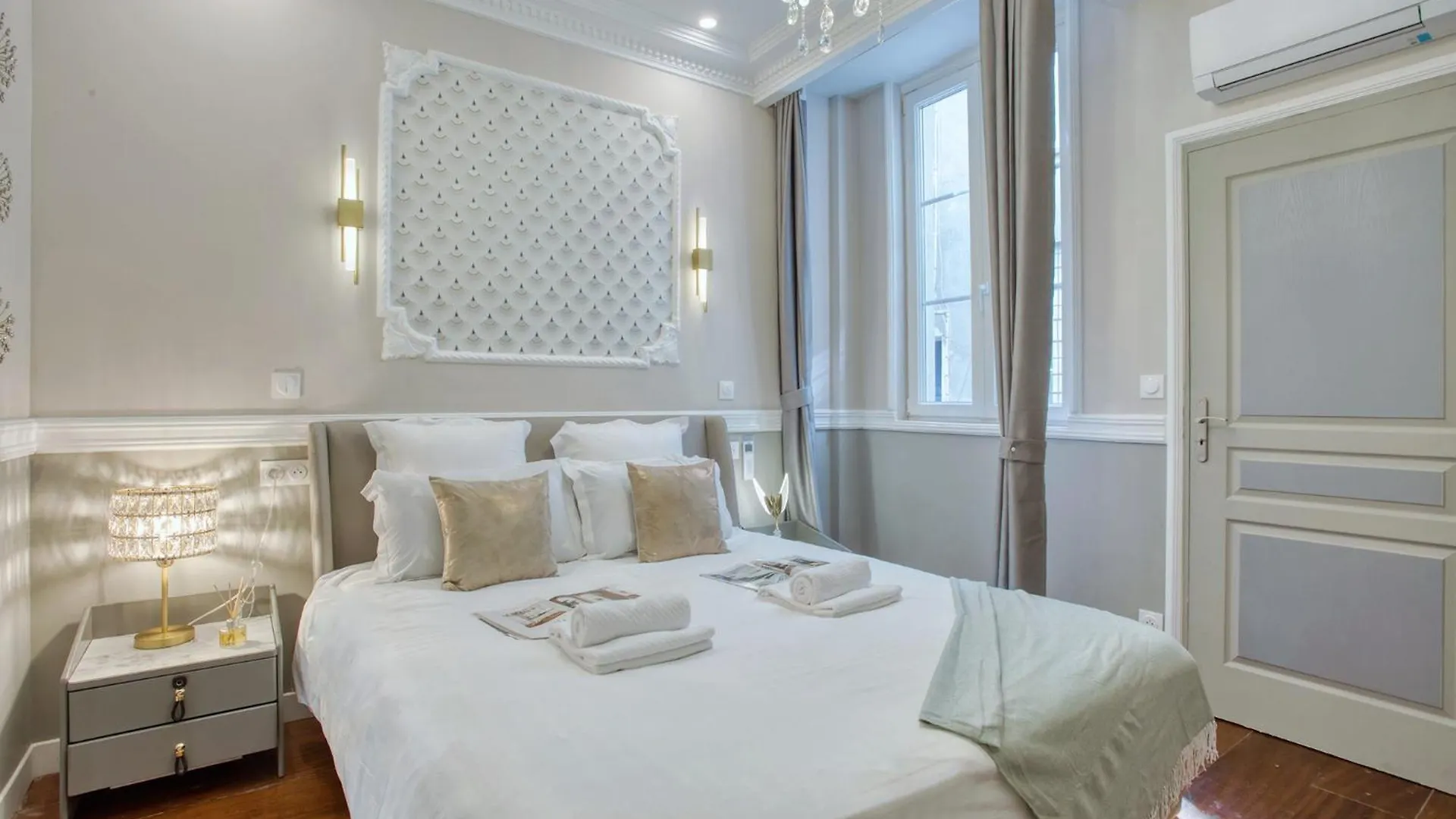 Elegant Triplex In - Ideal For 10 - Aircon Apartment *